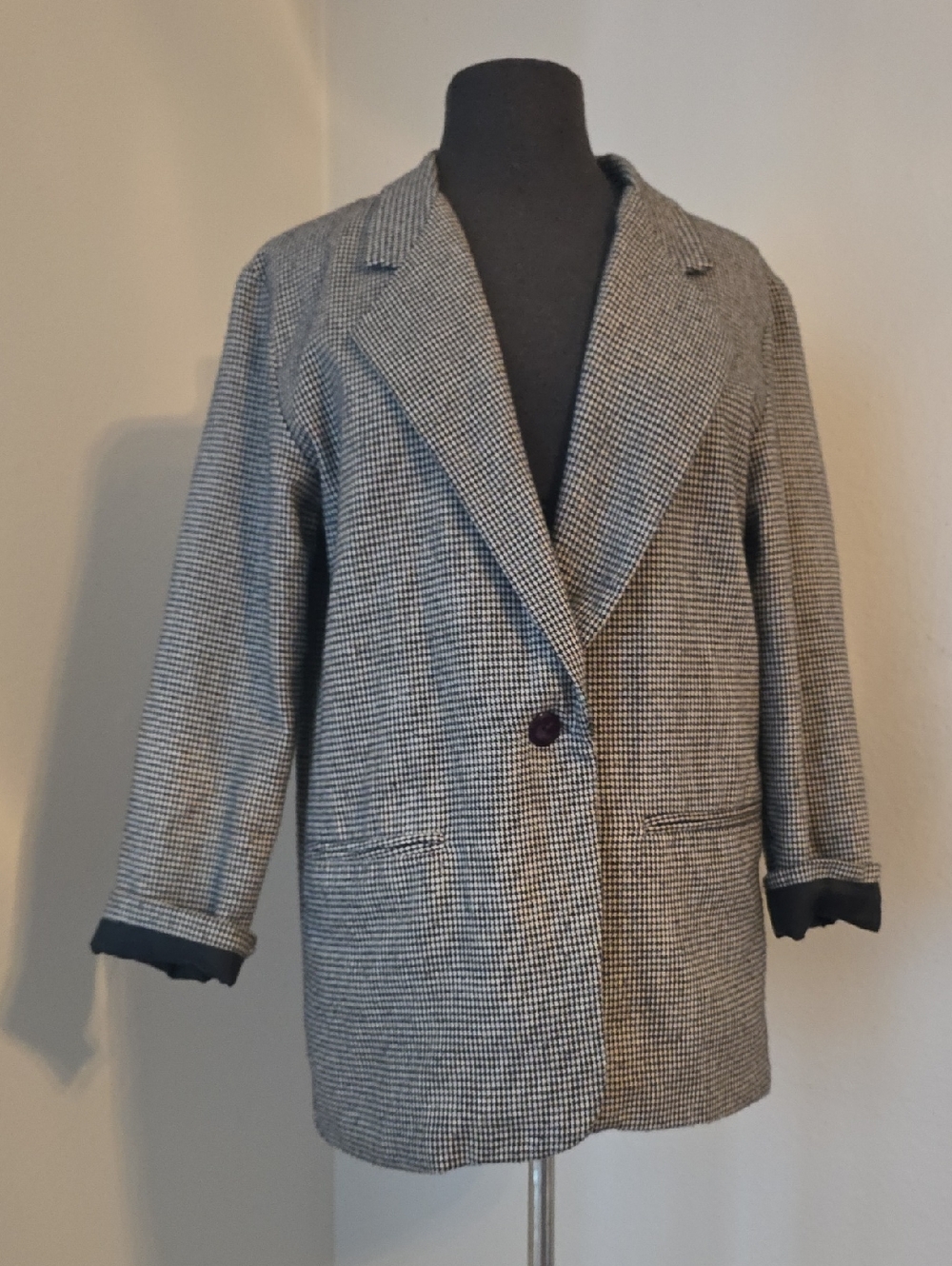 Simply Irresistible Black and White Houndstooth Blazer